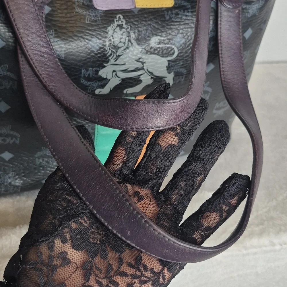 MCM Princess Lion Leather Tote Bag & Wallet - Picture 10 of 17